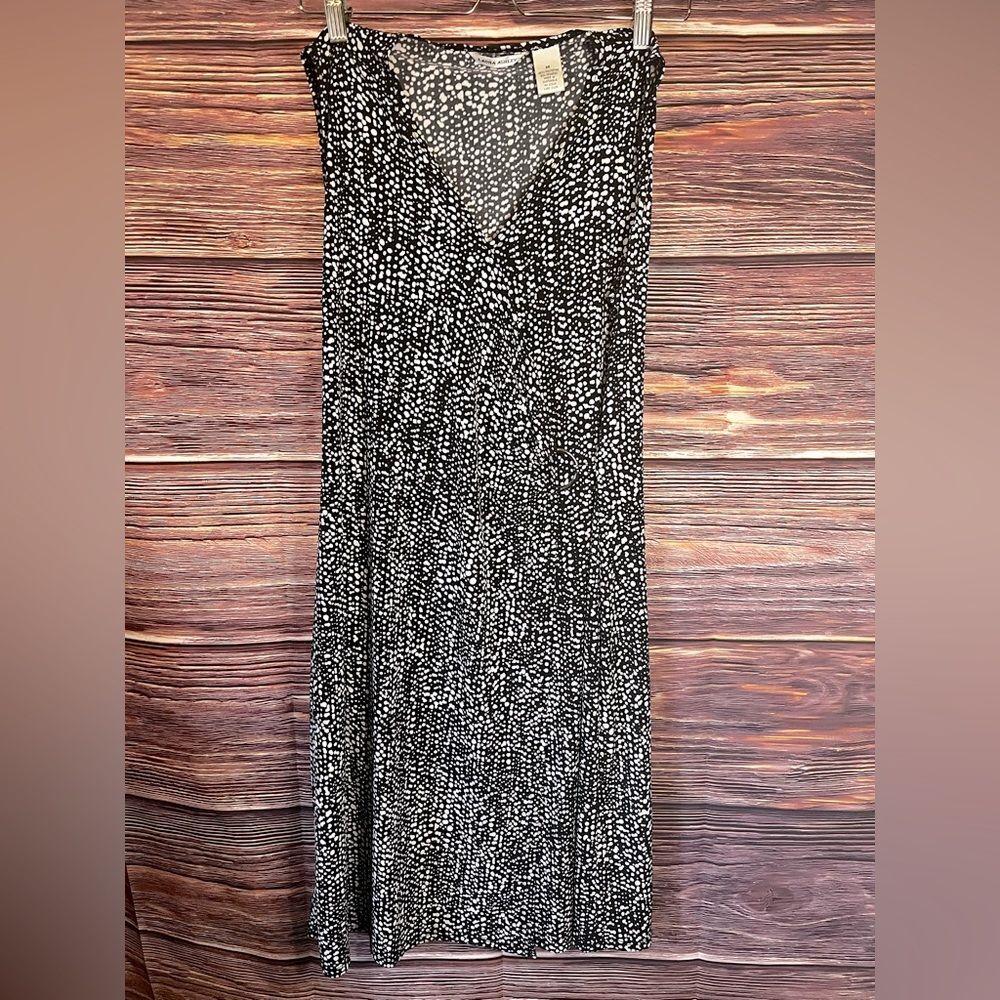 Laura Ashley Black and White Sleeveless V-Neck Dress.